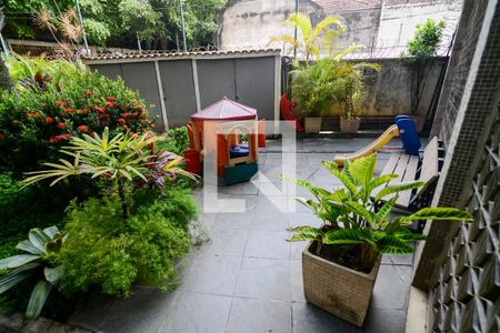 Apartamento para alugar com 85m², 2 quartos e 1 vaga Apartamento para alugar com 85m², 2 quartos e 1 vagaÁrea Comum - Playground