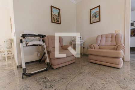 Casa para alugar com 1200m², 5 quartos e 8 vagassala de almoço