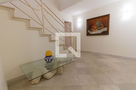 Casa para alugar com 1200m², 5 quartos e 8 vagasescada