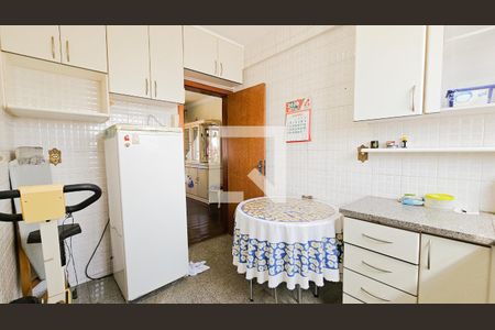 Apartamento à venda com 200m², 5 quartos e 2 vagasCozinha 01