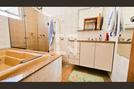 Apartamento à venda com 200m², 5 quartos e 2 vagasBanheiro Suite 01