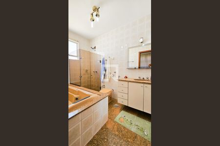 Apartamento à venda com 200m², 5 quartos e 2 vagasBanheiro Suite 01