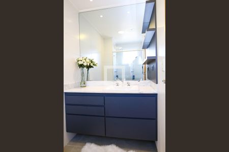 Apartamento para alugar com 50m², 1 quarto e 2 vagas Apartamento para alugar com 50m², 1 quarto e 2 vagasBanheiro da Suite