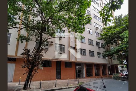 Apartamento à venda com 80m², 2 quartos e 1 vagaFachada e portaria