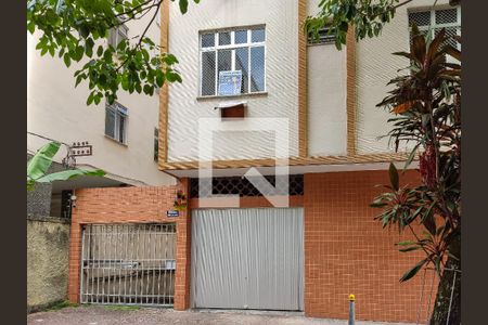 Apartamento à venda com 80m², 2 quartos e 1 vagaFachada e portaria