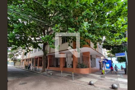 Apartamento à venda com 80m², 2 quartos e 1 vagaFachada e portaria