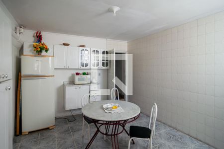 Casa à venda com 150m², 2 quartos e 2 vagasQuarto de Serviço