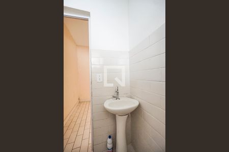 Banheiro social de casa de condomínio para alugar com 1 quarto, 27m² em Vila Carrão, São Paulo
