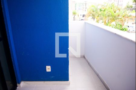 Sala com varanda de apartamento para alugar com 3 quartos, 70m² em Saboeiro, Salvador