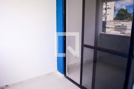 Sala com varanda de apartamento para alugar com 3 quartos, 70m² em Saboeiro, Salvador