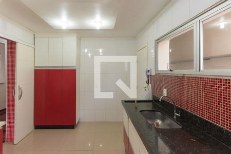 Casa à venda com 283m², 4 quartos e 4 vagasCozinha