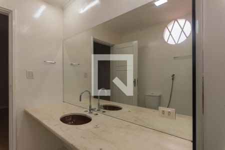 Casa à venda com 283m², 4 quartos e 4 vagasBanheiro da Suíte 1