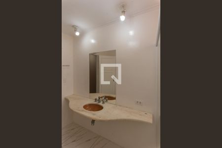 Casa à venda com 283m², 4 quartos e 4 vagasBanheiro Social