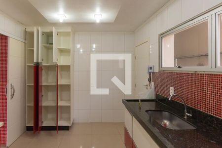 Casa à venda com 283m², 4 quartos e 4 vagasCozinha