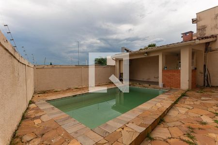 Casa à venda com 283m², 4 quartos e 4 vagasÁrea comum - Piscina