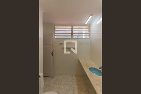 Casa à venda com 283m², 4 quartos e 4 vagasBanheiro da Suíte 2