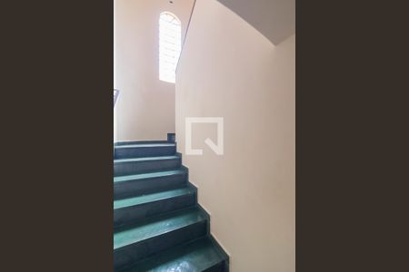 Escada de casa à venda com 4 quartos, 320m² em Vila Scarpelli, Santo André