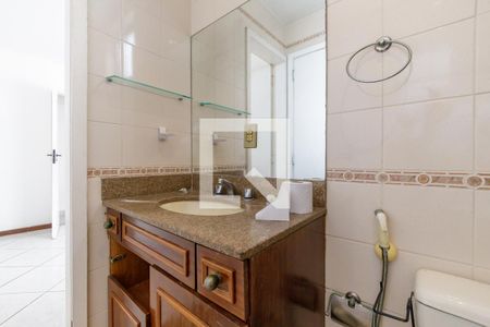 Apartamento à venda com 220m², 3 quartos e 3 vagasBanheiro Suíte Canadense