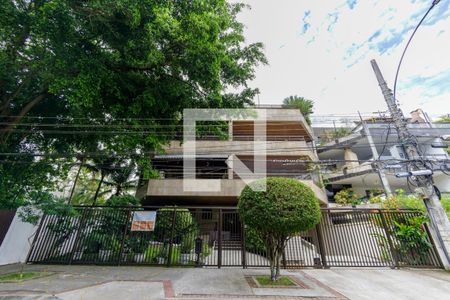 Apartamento à venda com 220m², 3 quartos e 3 vagasFachada