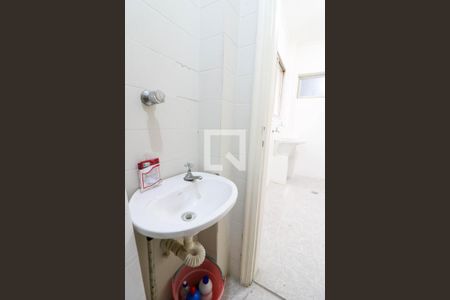 Banheiro de serviço de apartamento para alugar com 4 quartos, 160m² em Jardim das Acácias, São Paulo