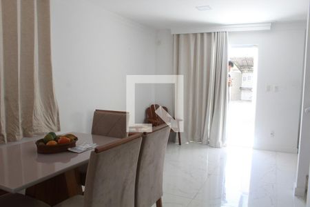 Sala de casa de condomínio para alugar com 3 quartos, 120m² em Praia do Flamengo, Salvador