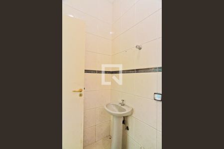 Casa à venda com 465m², 4 quartos e 5 vagas Casa à venda com 465m², 4 quartos e 5 vagasÁrea externa - banheiro