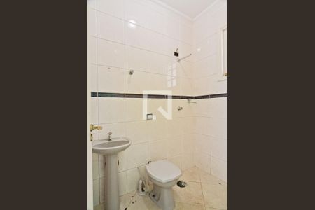 Casa à venda com 465m², 4 quartos e 5 vagas Casa à venda com 465m², 4 quartos e 5 vagasÁrea externa - banheiro