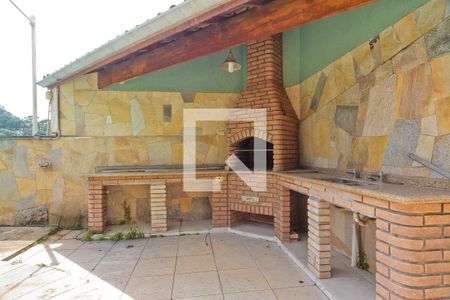 Casa à venda com 465m², 4 quartos e 5 vagas Casa à venda com 465m², 4 quartos e 5 vagasÁrea externa