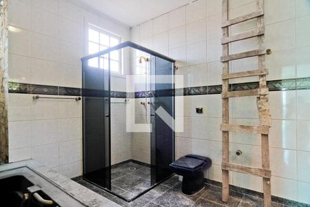 Casa à venda com 465m², 4 quartos e 5 vagas Casa à venda com 465m², 4 quartos e 5 vagasBanheiro da Suíte 1