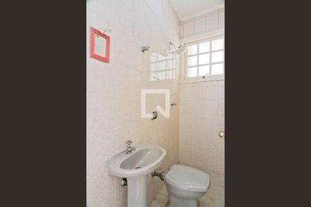 Casa à venda com 465m², 4 quartos e 5 vagas Casa à venda com 465m², 4 quartos e 5 vagasBanheiro de Serviço