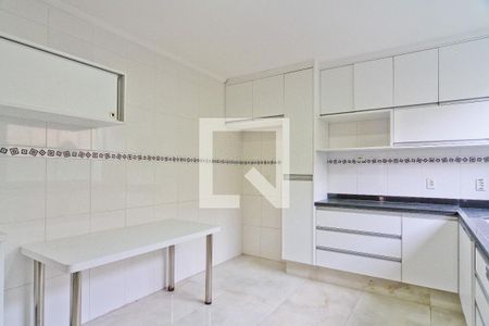 Casa à venda com 465m², 4 quartos e 5 vagas Casa à venda com 465m², 4 quartos e 5 vagasCozinha
