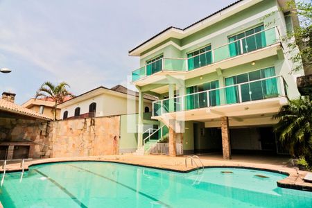 Casa à venda com 465m², 4 quartos e 5 vagas Casa à venda com 465m², 4 quartos e 5 vagasÁrea externa