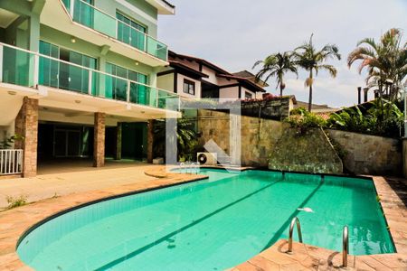 Casa à venda com 465m², 4 quartos e 5 vagas Casa à venda com 465m², 4 quartos e 5 vagasÁrea externa