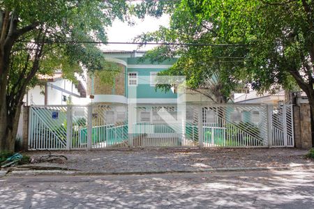 Casa à venda com 465m², 4 quartos e 5 vagas Casa à venda com 465m², 4 quartos e 5 vagasFachada