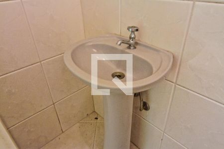 Casa à venda com 465m², 4 quartos e 5 vagas Casa à venda com 465m², 4 quartos e 5 vagasÁrea externa - banheiro