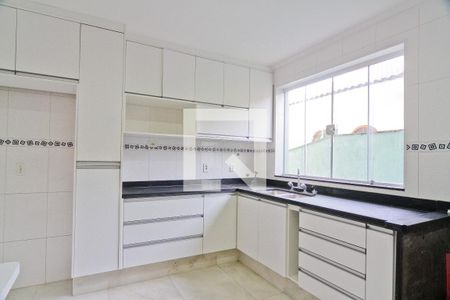 Casa à venda com 465m², 4 quartos e 5 vagas Casa à venda com 465m², 4 quartos e 5 vagasCozinha