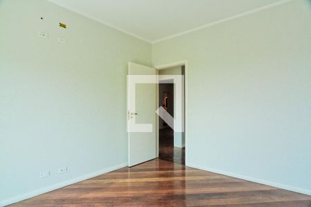 Casa à venda com 465m², 4 quartos e 5 vagas Casa à venda com 465m², 4 quartos e 5 vagasQuarto 2