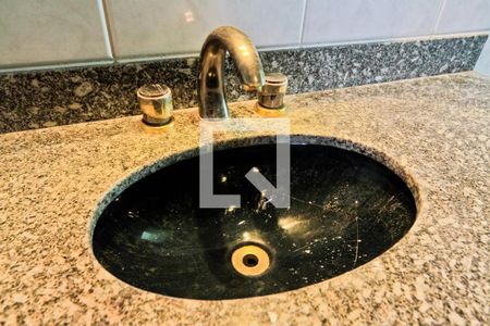 Casa à venda com 465m², 4 quartos e 5 vagas Casa à venda com 465m², 4 quartos e 5 vagasBanheiro da Suíte 1