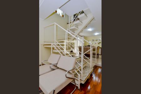 Escada Sala/Quartos de casa à venda com 3 quartos, 190m² em Parque Renato Maia, Guarulhos