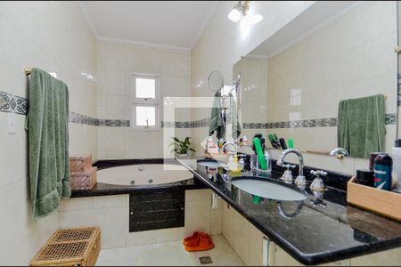 Casa à venda com 190m², 3 quartos e 3 vagasBanheiro da Suíte