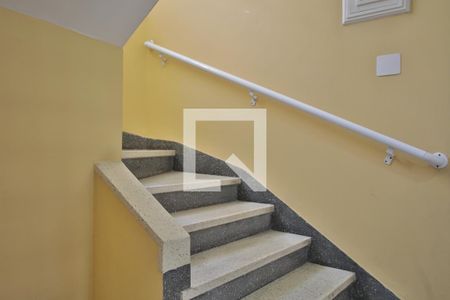 Apartamento para alugar com 73m², 2 quartos e 1 vagaÁrea Comum - Escadas para o Apartamento 