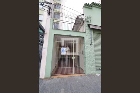 Casa para alugar com 180m², 2 quartos e 2 vagasFachada