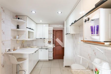 Apartamento à venda com 96m², 2 quartos e 1 vagaCozinha e Área de Serviço