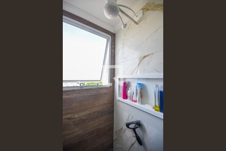 Casa de condomínio à venda com 44m², 2 quartos e sem vaga Casa de condomínio à venda com 44m², 2 quartos e sem vagaChuveiro do banheiro