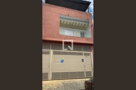 Casa à venda com 154m², 2 quartos e sem vaga Casa à venda com 154m², 2 quartos e sem vagaFachada