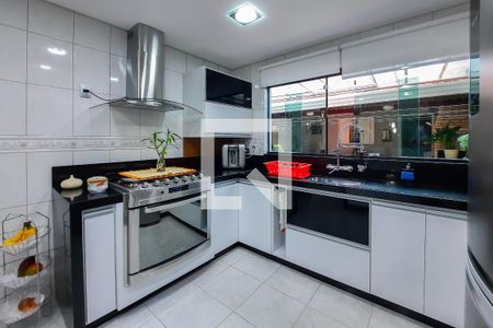 Casa à venda com 183m², 3 quartos e 2 vagasCozinha