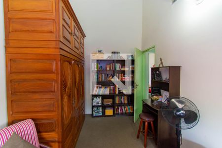 Casa à venda com 288m², 3 quartos e 2 vagas Casa à venda com 288m², 3 quartos e 2 vagasQuarto 2 - Escritório