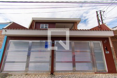 Casa à venda com 288m², 3 quartos e 2 vagas Casa à venda com 288m², 3 quartos e 2 vagasFachada