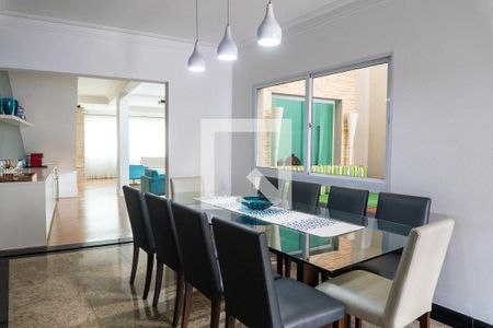 Casa à venda com 261m², 4 quartos e 3 vagasCopa