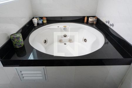 Casa à venda com 261m², 4 quartos e 3 vagasBanheiro da Suíte 1 Detalhe